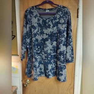 Three quarters sleeve tunic